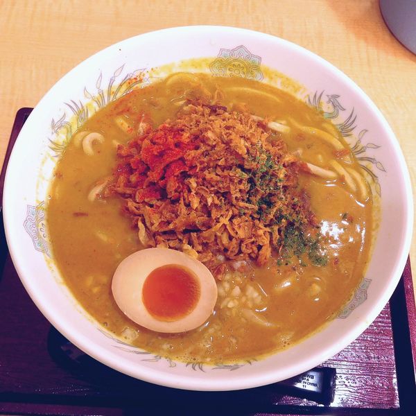 「カレーらーめん 並（800円）＋半ライス（150円）」@中華そば つけ麺 音七の写真