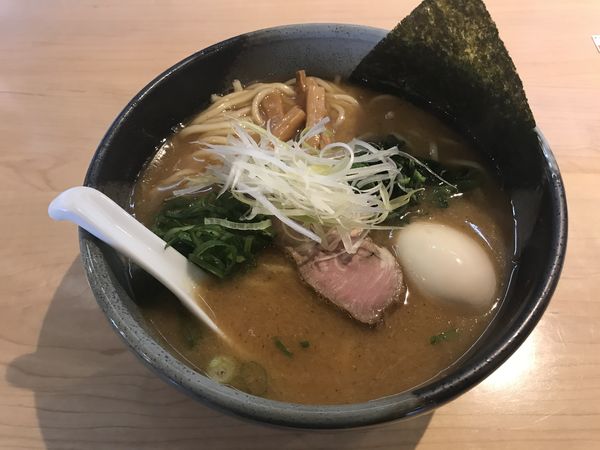 「鐙らぁめん＋クーポン味玉」@製麺食堂 あぶみの写真