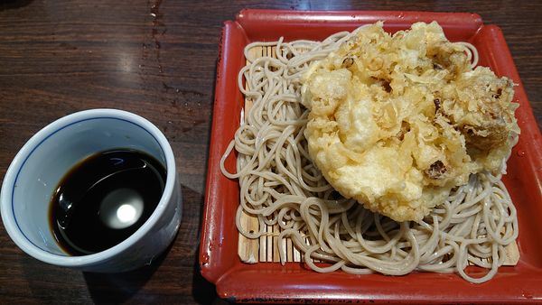 「肉天もり　８２０円」@永坂更科 布屋太兵衛 新宿地下鉄ビル店の写真