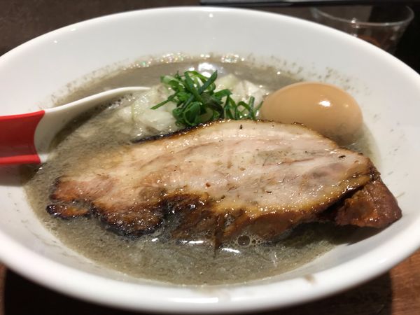 「煮干そば　醤油（味玉）」@中華蕎麦 志の写真