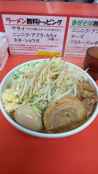 「ラーメン小 麺半分➕ほぐし豚➕コール全部」@らー麺 ぶたのジョーの写真