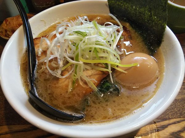 「【限定】まぼろしらーめん　：太麺　＋チャーシュー５枚＆味玉」@信州麺屋 とんずら －カエン－の写真