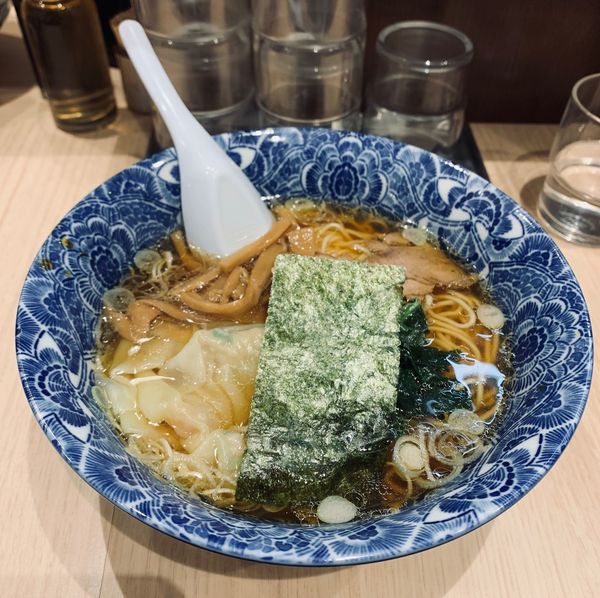 「肉厚わんたん麺（麺固め￥650）」@肉厚わんたん麺と手作り焼売 ら麺亭 浅草支店の写真