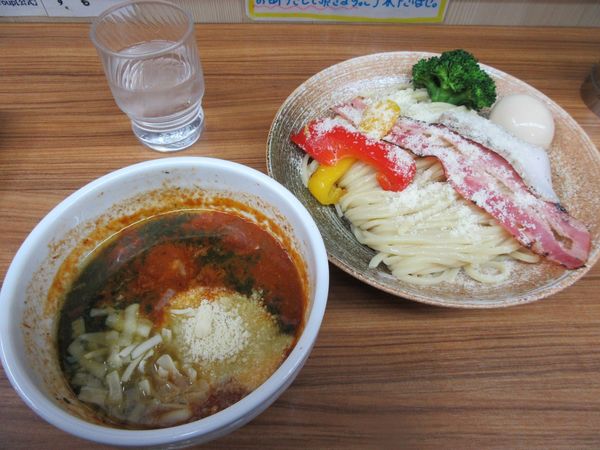 「限定　トマトつけ麺（９３０円）＋中盛＋味玉」@大勝軒ROSSO－ロッソ－の写真