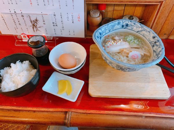 「竹燻製塩ラーメン、卵かけご飯」@麺 玉響 刈谷店の写真
