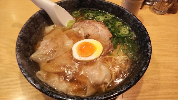 「ワンタン麺 800円」@中華そば つたやの写真