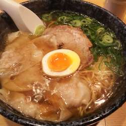 ワンタン麺 800円