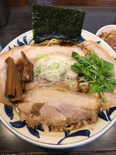 「肉正油ラーメン(大)」@ラーメンつけ麺 奔放の写真