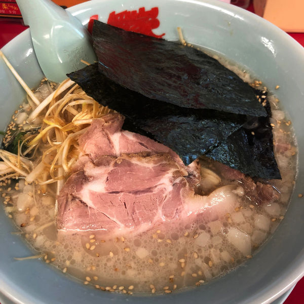 「塩ネギラーメン　770円　チャーシュー2枚」@ラーメン山岡家 大泉店の写真