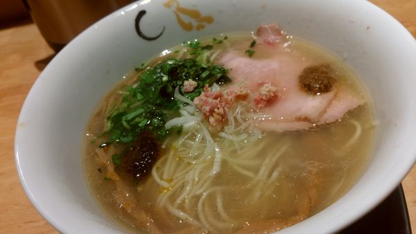 「塩そば」@SOBAHOUSE 金色不如帰 新宿御苑本店の写真