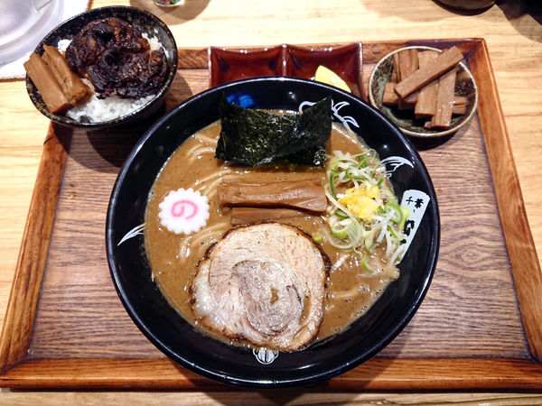 「中華そば(並)+極太メンマ+特製白飯」@中華蕎麦 とみ田の写真