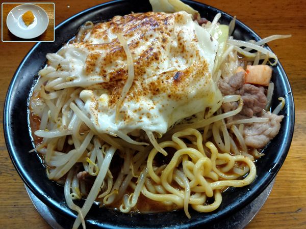 「【限定】カレー勘助（脂 多め、ニンニク 有り） ￥950」@麺屋信玄の写真