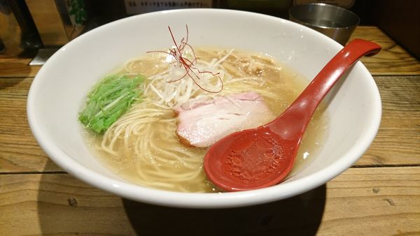 「【夜】香菜鶏だし塩ラーメン」@麺屋 翔 西新宿本店の写真