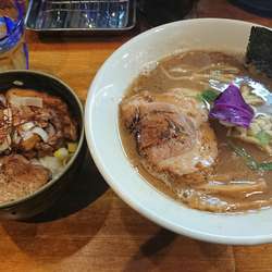 らーめん 800円 + チャーシュー丼 300円