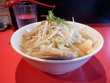 「ラーメン少なめ２００ｇ」@用心棒 市ヶ谷飯田橋の写真