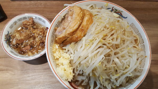 「小ラーメン　ヤサイニンニク　豚かすあぶら」@豚山 元住吉店の写真