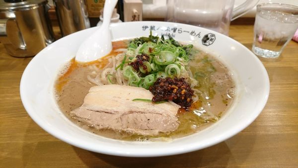 「【昼】三種のラー油と焦がし味噌らーめん」@伊蔵八味噌らーめんの写真