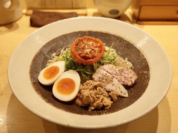 「地鶏あぶらそば…1300円・地鶏めし…200円」@饗 くろ㐂の写真