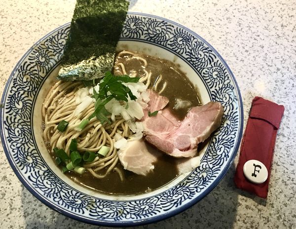 「濃厚煮干しラーメン」@破壊的イノベーションの写真