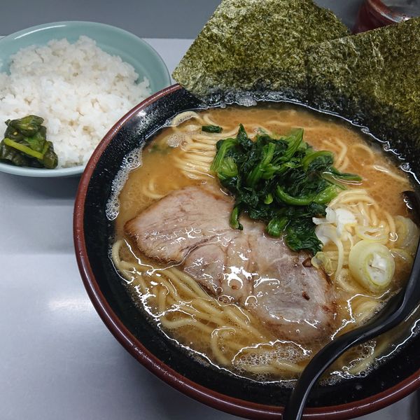 「中ラーメン850円、ライス100円」@十五家の写真
