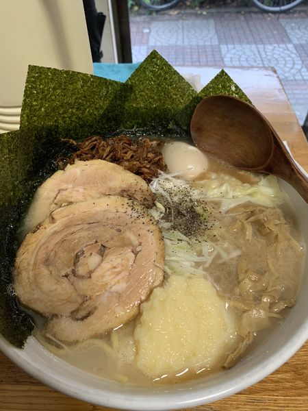 「全部のせラーメン麺1.5玉　トッピングカリカリネギ」@塚越ラーメンの写真