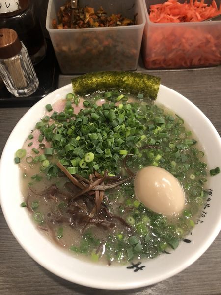 「ねぎらーめん＋味付きたまご」@博多長浜らーめん いっきの写真