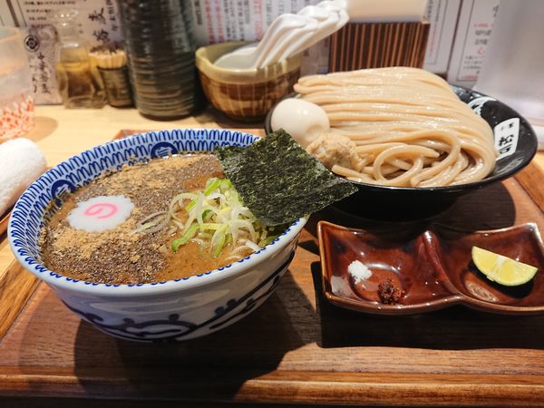 「つけめん(大)＋スープ増量＋比内地鶏半熟味玉」@中華蕎麦 とみ田の写真
