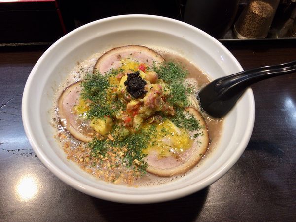 「【数量限定】スモークターキーと彩り野菜の豚骨バターラーメン」@ラーメンくれはの写真