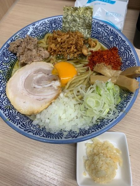 「かれまぜ（大）980円　ニンニク10円」@狼煙 大宮店の写真