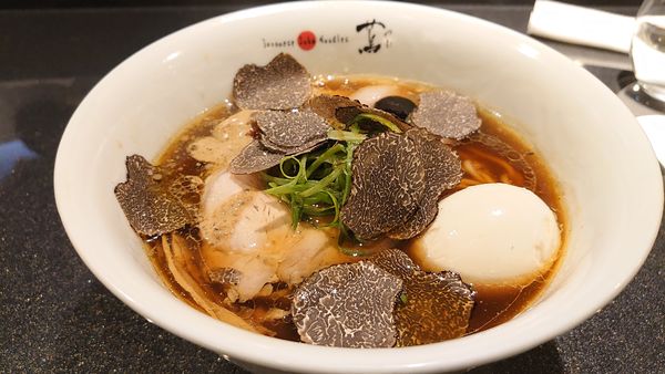 「黒トリュフ味玉チャーシュー醤油soba」@Japanese Soba Noodles 蔦の写真