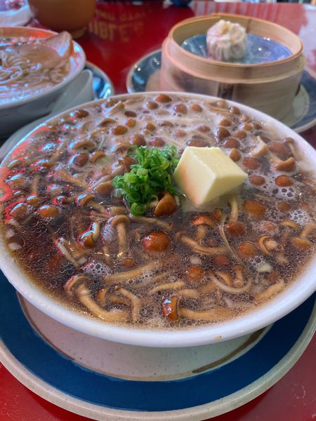 「なめこそば」@煮干し中華そば ぶっとび亭の写真