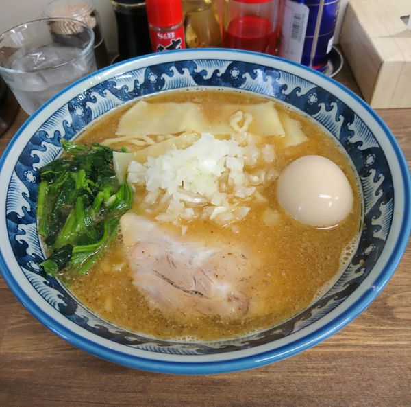「濃厚煮干しラーメン味玉(醤油)大盛」@麺工房 しゅはり屋の写真