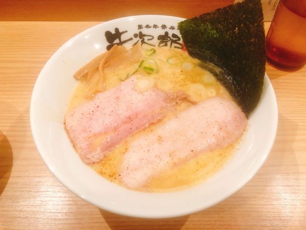 「牛骨ラーメン」@黒毛牛骨ラーメン 牛次郎 栄店の写真