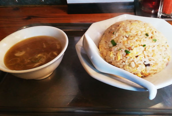 「チャーハン中(700円)」@中華そば まるきの写真