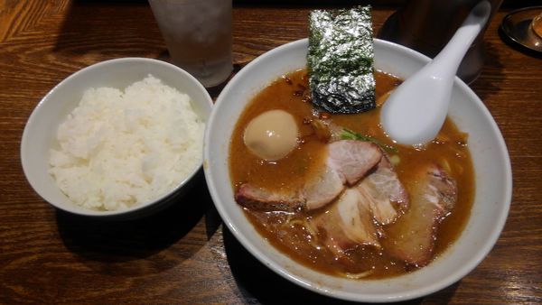 「特製うめやそば、ライス」@中華そば うめやの写真