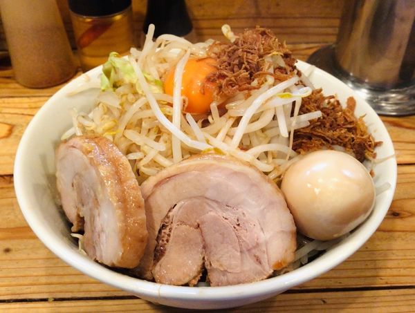 「ラーメン小780  汁無し100」@ラーメン神豚 関東学院前店の写真