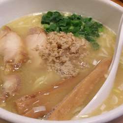 白鶏ラーメン760円