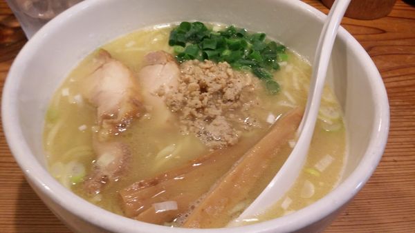 「白鶏ラーメン760円」@鶏の穴の写真