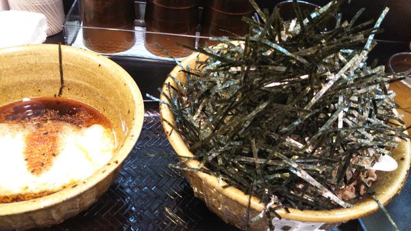 「肉とろろ（大）」@なぜ蕎麦にラー油をいれるのか。 池袋南口店の写真