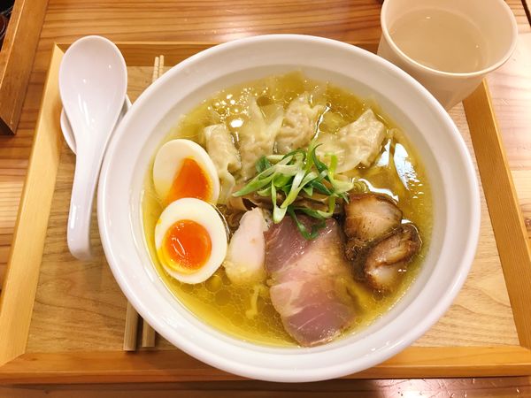 「特製塩らぁ麺」@鶏と魚の写真