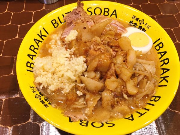 「豚そば(200g) 豚増し ニンニクアブラ」@茨城豚そば 特龍 本店の写真