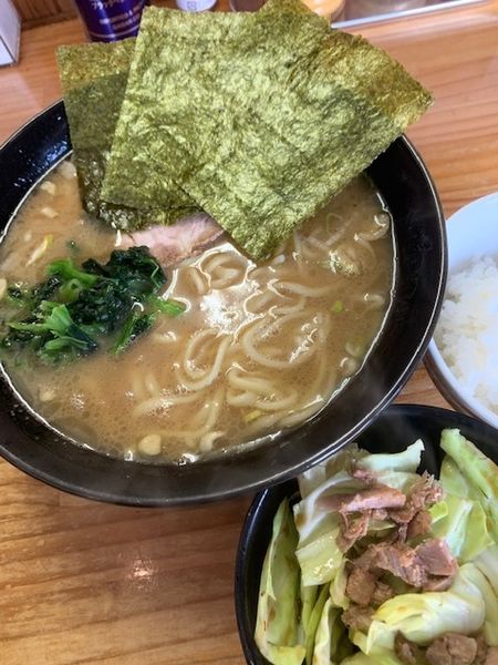 「ラーメン（並）720円 キャベチャー100円 半ライス無料」@巓の写真