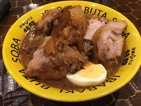 「豚そば 豚増し ニンニクアブラ」@茨城豚そば 特龍 本店の写真