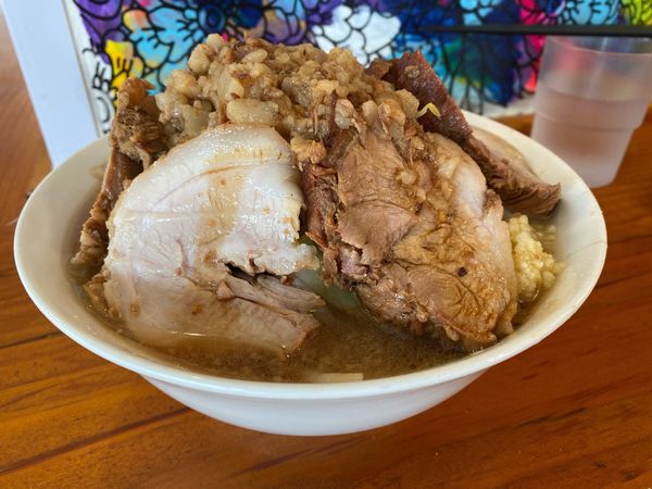 「豚小ラーメン ニンニクアブラ」@夢の途中 別府の写真