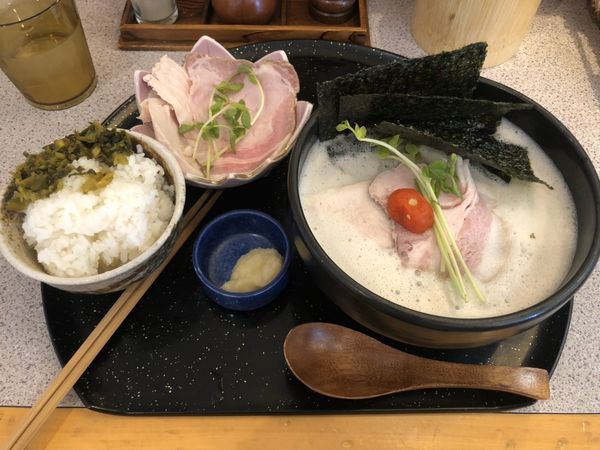 「豚骨ラーメン　大盛　肉増し」@らぅめん 愛ごやの写真