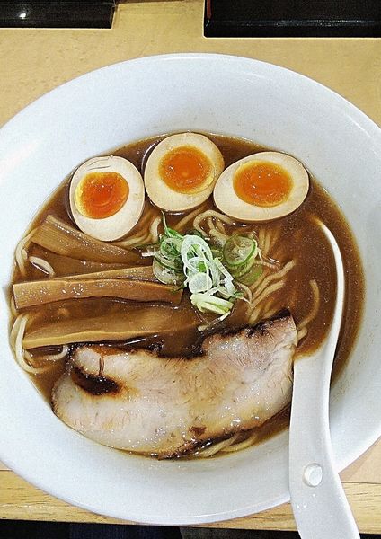 「醤油ラーメン 750円＋煮玉子 100円」@よなやの写真