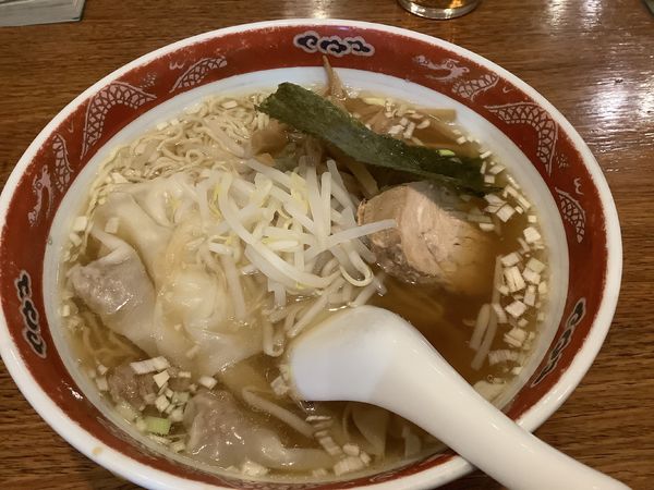 「ワンタンメン 900円」@栄華軒の写真