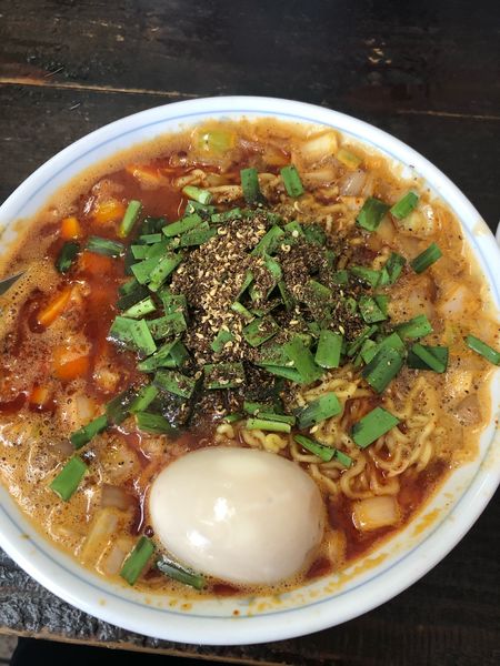 「勝浦タンタンメン850円味玉100円大盛100円ライス0円」@ビンギリの写真