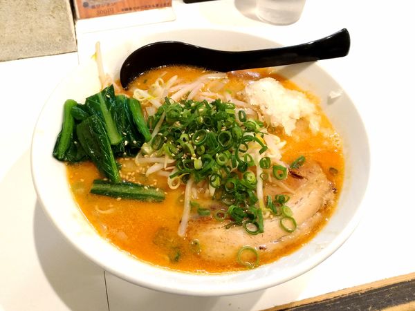 「海老味噌らーめん（880円）」@海老・特濃煮干そば まるはの写真