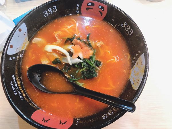 「トマトラーメン」@トマトラーメンと辛めん 三味の写真